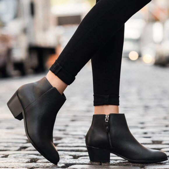Thursday Boot Company Women's Downtown Bootie in Black Leather, Size 8 - Picture 1 of 14